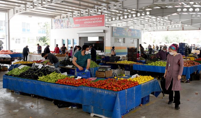 antalyada-muratpasa-belediyesi-koronavirus-salgini-onlemlerine-yonelik-icisleri-bakanliginca-yayimlanan-genelgeler-kapsaminda-uygulanacak-sokaga-cikma-yasagi-nedeniyle-semt-pazarlarinda-duzenlemeye-gitti.jpg