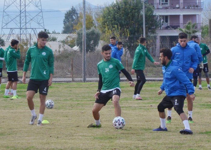 2-lig-kirmizi-grupta-mucadele-eden-serik-belediyespor-23-aralik-carsamba-gunu-evinde-oynayacagi-karacabey-belediyespor-macina-kilitlendi.jpg