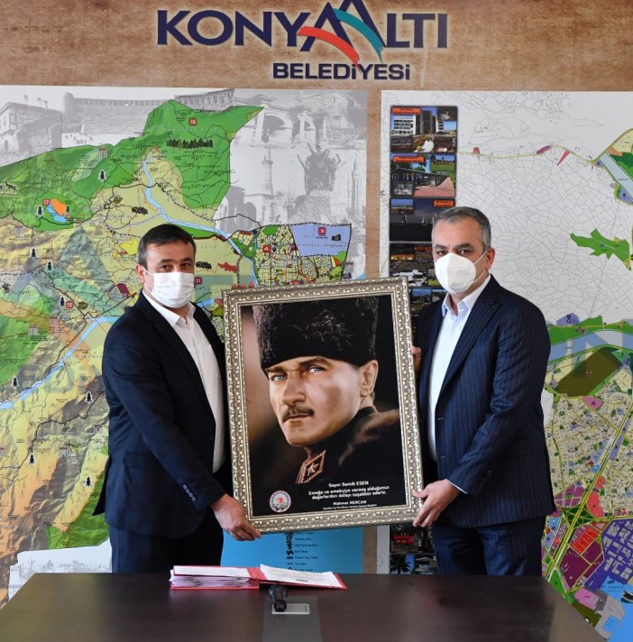 konyaalti-belediyesi-ile-belediye-is-sendikasi-arasinda-toplu-is-sozlesmesi-imzalandi-belediye-baskani-esen-imzalar-sonucu-asgari-ucretin-3-bin-200-liraya-yukseldigini-acikladi-yemek-ucretleri-yuzde-100-ikramiye-ise-yuzde-50-oraninda-artirildi-001.jpg