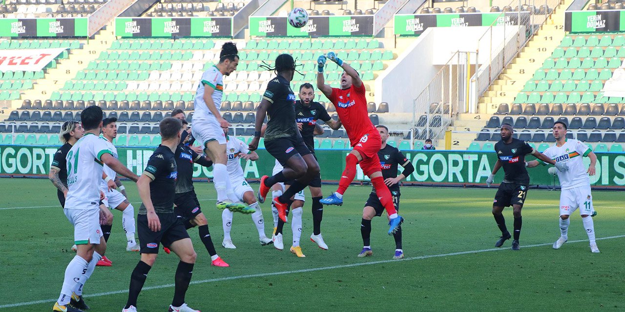 alanyaspor-dusme-hattindaki-denizlispora-tek-golle-maglup-oldu-denizli-ataturk-stadindaki-karsilasmanin-tek-golu-9uncu-dakikada-rodallegadan-geldi-bu-sonucla-alanyaspor-rakiplerinin-puan-kaybettigi-haftada-buyuk-bir-firsati-degerlendirememis-oldu-001.jpg