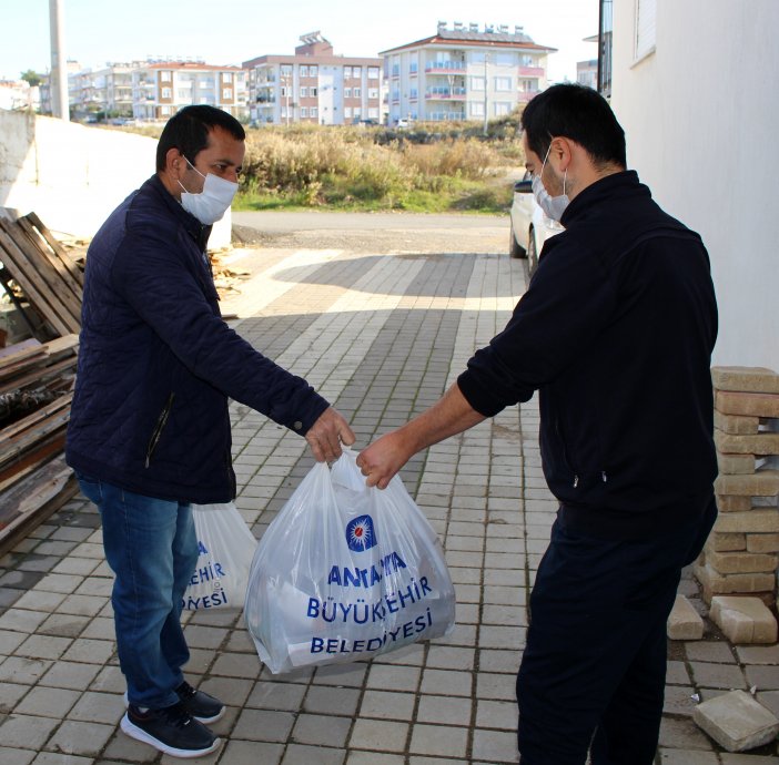 antalya-buyuksehir-belediyesi-colyak-hastalarina-destek-vermeye-devam-ediyor-korkuteli-finike-ve-manavgattaki-colyak-hastalarina-saglikli-beslenmesi-icin-glutensiz-urunleri-teslim-edildi.jpg