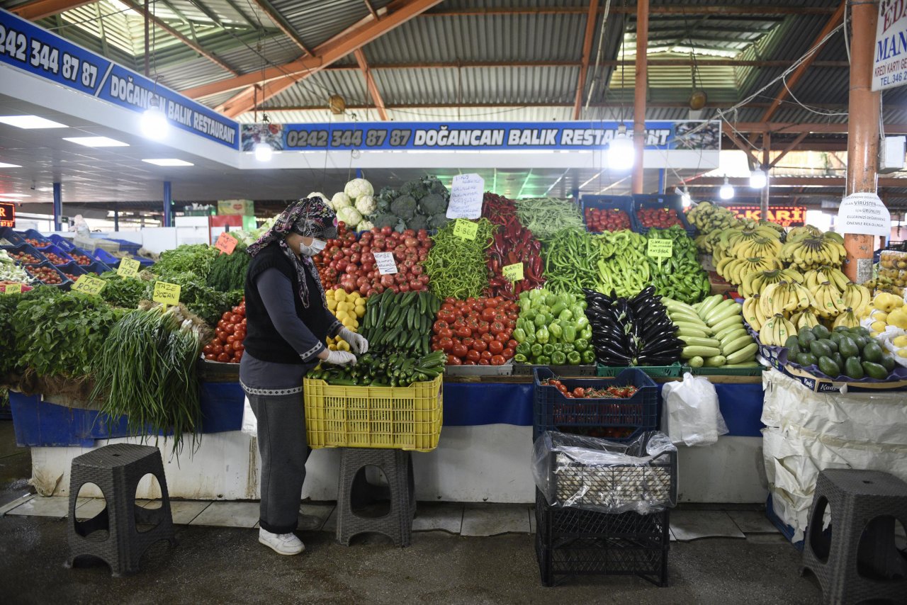 kepez-belediyesinin-pandemi-surecinde-ticari-faaliyetleri-olumsuz-etkilenen-belediye-kiracisi-esnafina-ikinci-kez-uyguladigi-3-ay-kira-muafiyeti-hem-antalya-esnaf-ve-sanatkarlari-odalari-birligi-aesob-hem-de-esnaf-tarafindan-memnuniyetle-karsilandi.jpg