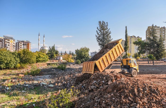 kepezbelediye-baskani-hakan-tutuncu-husnu-karakas-mahallesinde-35-bin-metrekare-alanda-yapimini-baslattiklari-ay-deresi-rekreasyon-projesinin-kepezin-2021deki-en-heyecan-verici-yatirimlarindan-birisi-olacagini-soyledi.jpg