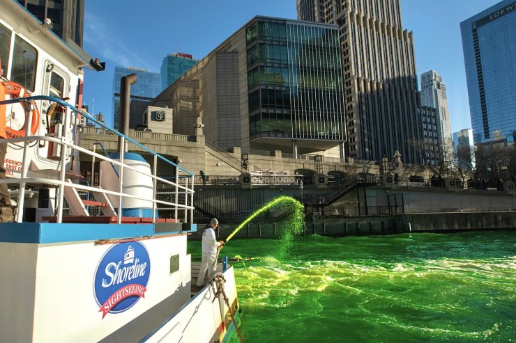 ABD’de Chicago Nehri, yonca yeşili oldu