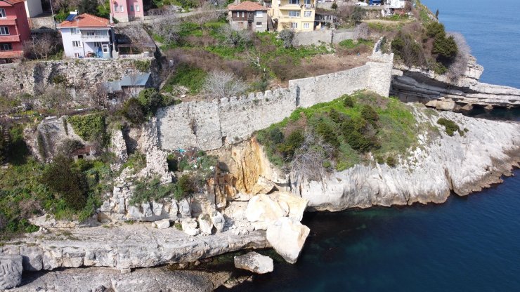 Amasra Kalesi'nde surları tutan kayalıklar güçlendirilecek