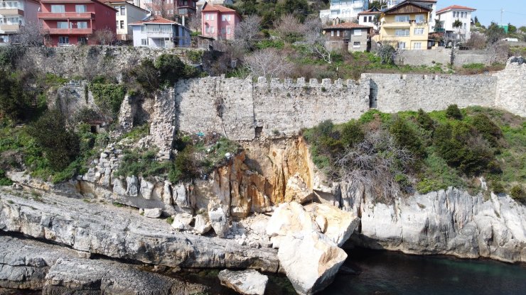 Amasra Kalesi'nde surları tutan kayalıklar güçlendirilecek