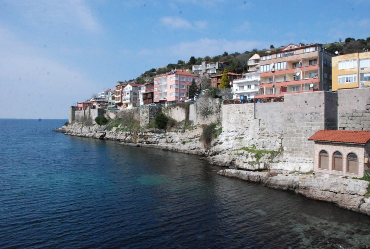 Amasra Kalesi'nde surları tutan kayalıklar güçlendirilecek