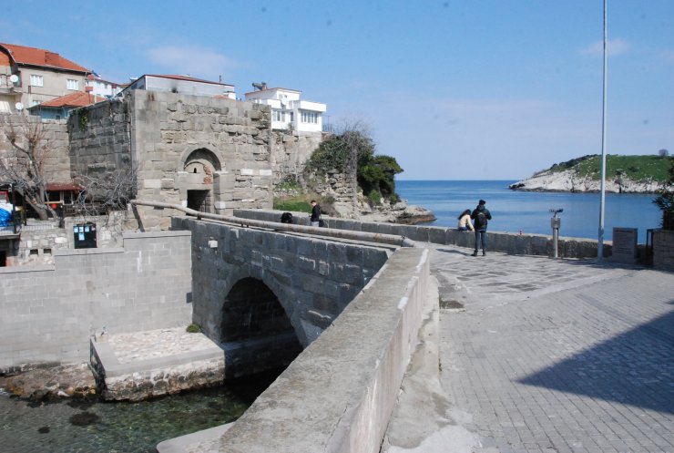 Amasra Kalesi'nde surları tutan kayalıklar güçlendirilecek