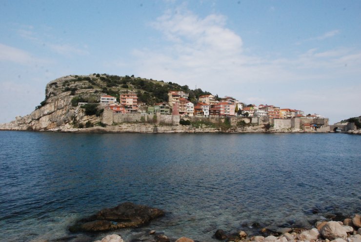 Amasra Kalesi'nde surları tutan kayalıklar güçlendirilecek