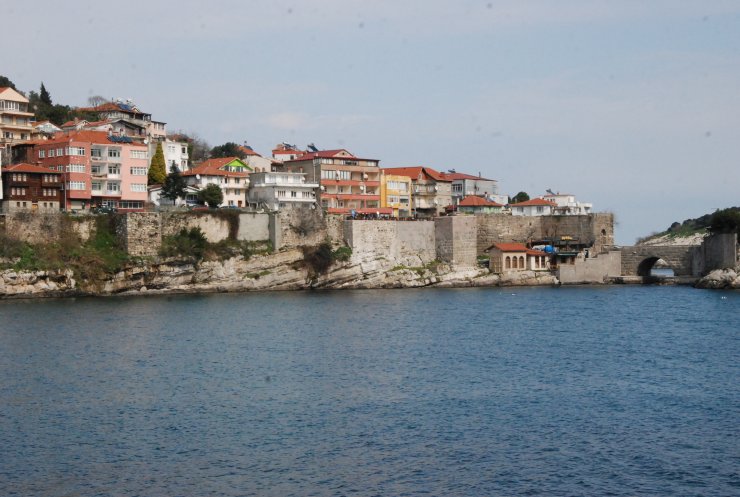 Amasra Kalesi'nde surları tutan kayalıklar güçlendirilecek