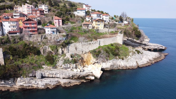 Amasra Kalesi'nde surları tutan kayalıklar güçlendirilecek