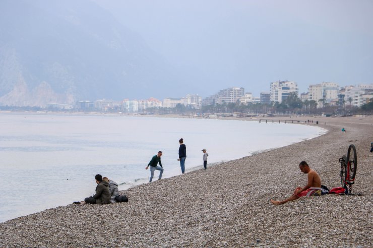 Antalya'da kısıtlamada maskesiz dolaştılar