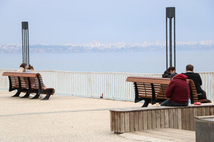 Antalya'da kısıtlamada maskesiz dolaştılar