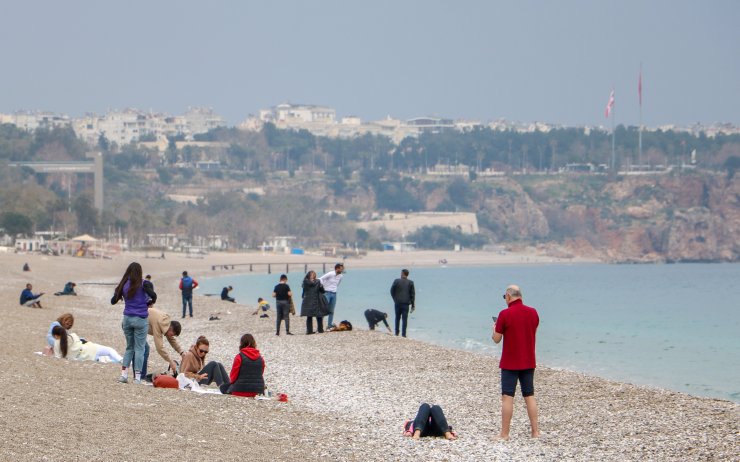 Antalya'da kısıtlamada maskesiz dolaştılar