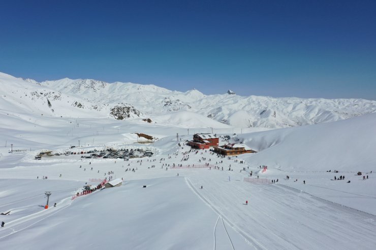 Bakan Varank: Burası Alp Dağları değil, Hakkari Mergabütan Kayak Merkezi - Yeniden