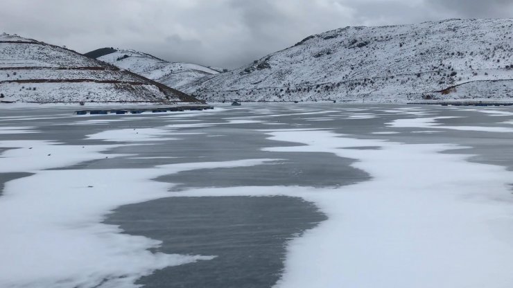 Bayburt’ta nehir ve göletler dondu