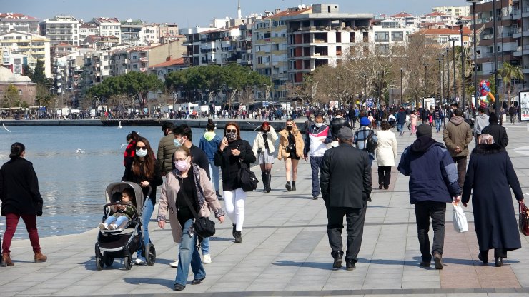 Çanakkale'de kısıtlamasız cumartesi gününde kordon ve sahillerde yoğunluk 