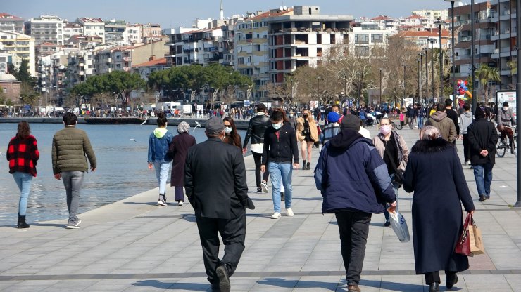 Çanakkale'de kısıtlamasız cumartesi gününde kordon ve sahillerde yoğunluk 