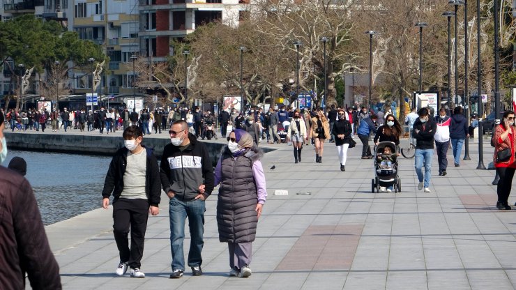 Çanakkale'de kısıtlamasız cumartesi gününde kordon ve sahillerde yoğunluk 