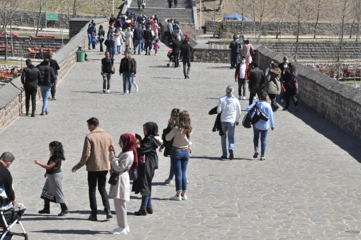 Diyarbakır'da cadde ve sokaklar doldu; uyarılar hiçe sayıldı  