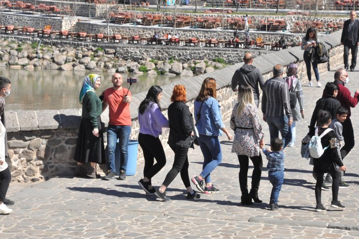 Diyarbakır'da cadde ve sokaklar doldu; uyarılar hiçe sayıldı  