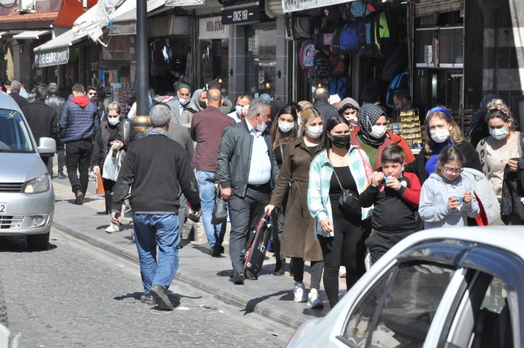 Diyarbakır'da cadde ve sokaklar doldu; uyarılar hiçe sayıldı  