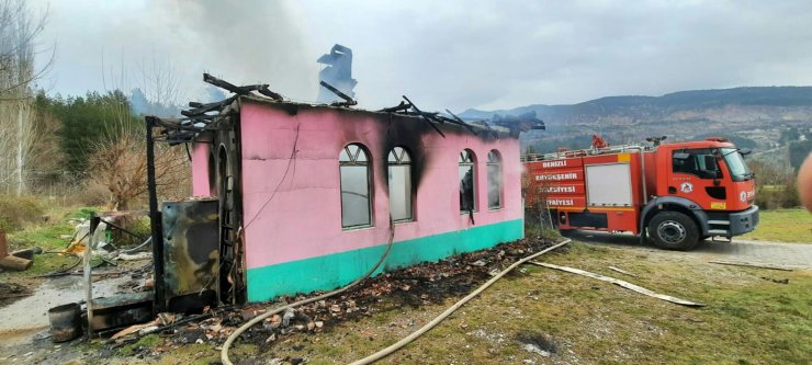 Evi yanan çifte 'Sevgi Eli' uzandı