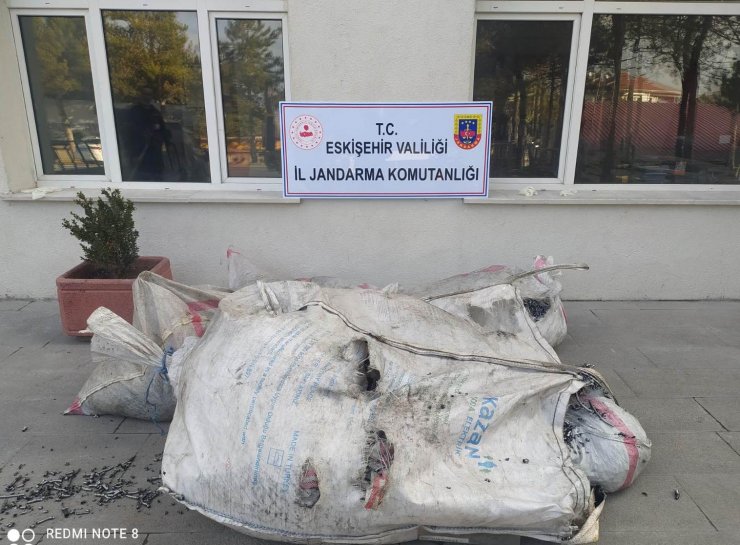 Fabrikadan 35 bin TL değerinde 500 kilo titanyum tozu çalan 2 şüpheli tutuklandı