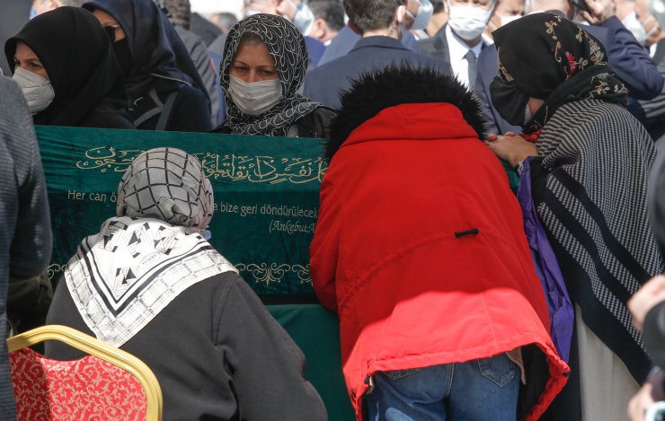 Fotoğraflar//Süleyman Soylu'nun annesi Servet Soylu'nun cenazesi camiye getirildi 