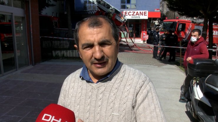 (Geniş haber) Bağcılar'da 2 katlı binanın çatısında yangın 