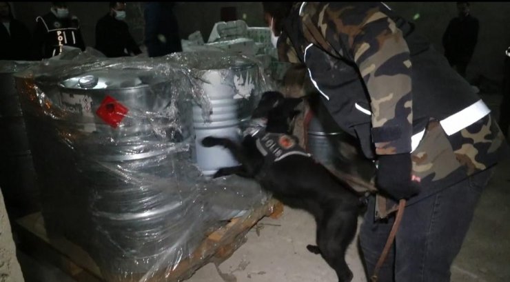 Hakkari Valisi Akbıyık: 7 ton asetik anhidrit ele geçirilmesi, terör örgütüne vurulmuş darbedir