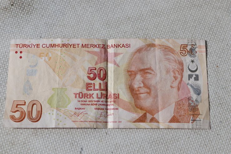 Hatalı basım 50 liraya alıcı bekliyor