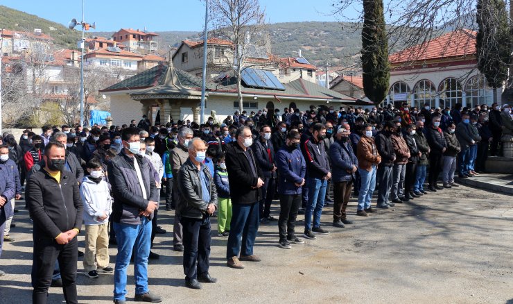 Isparta'da kazada ölen 2 genç toprağa verildi