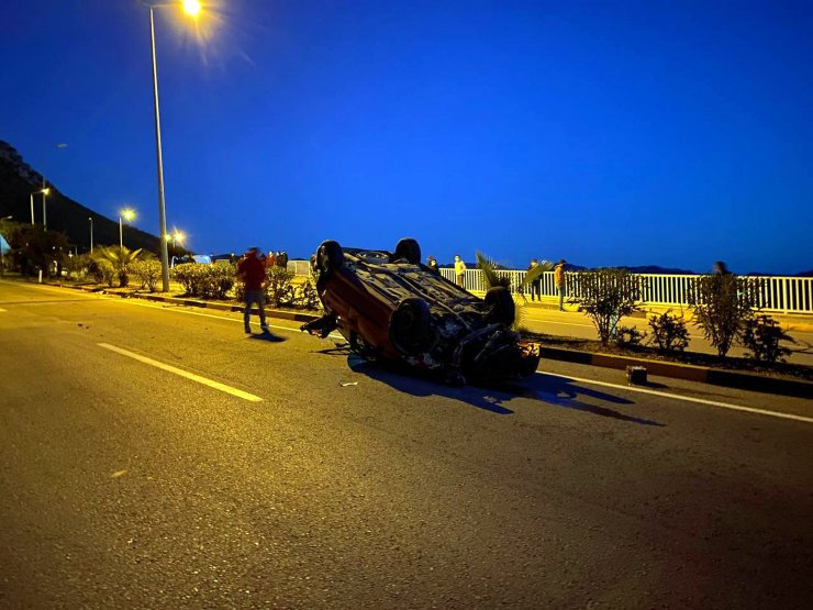 Kayalıklara çarpan otomobilden fırlayan Burcu, öldü