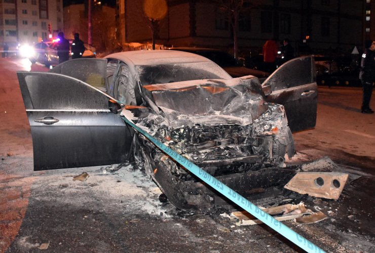 Kayseri'de otomobil ile midibüs çarpıştı: 1 ölü, 4 yaralı