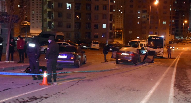 Kayseri'de otomobil ile midibüs çarpıştı: 1 ölü, 4 yaralı