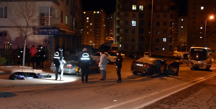 Kayseri'de otomobil ile midibüs çarpıştı: 1 ölü, 4 yaralı