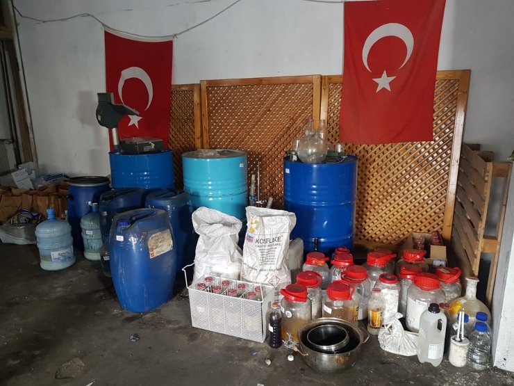 Kayseri'de uyuşturucu imalatında kullanılan 2 ton kimyasal madde ele geçirildi: 7 gözaltı
