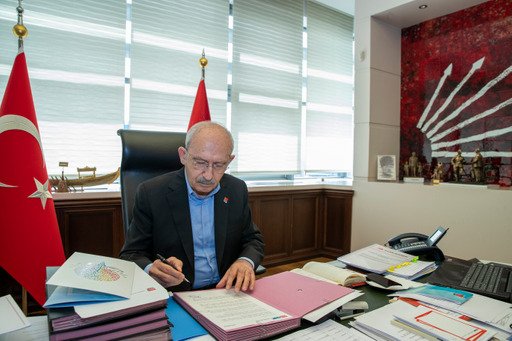 Kılıçdaroğlu: Sağlık emekçilerimizin 14 Mart Tıp Bayramı'nı kutluyorum (2)