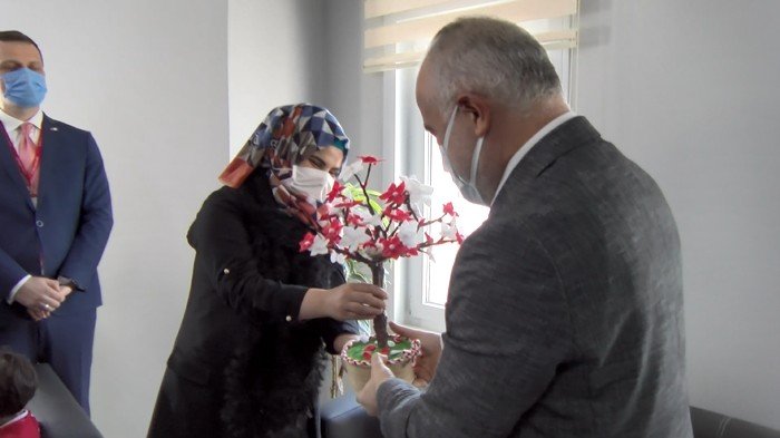 Kızılay Genel Başkanı Kınık, Suriyeli çocukları ziyaret etti