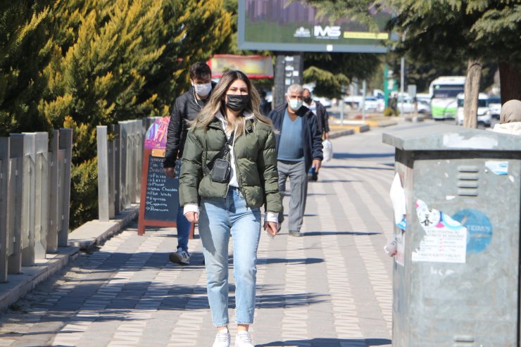 'Konuşurken ıslanan maske hemen değiştirilmeli'