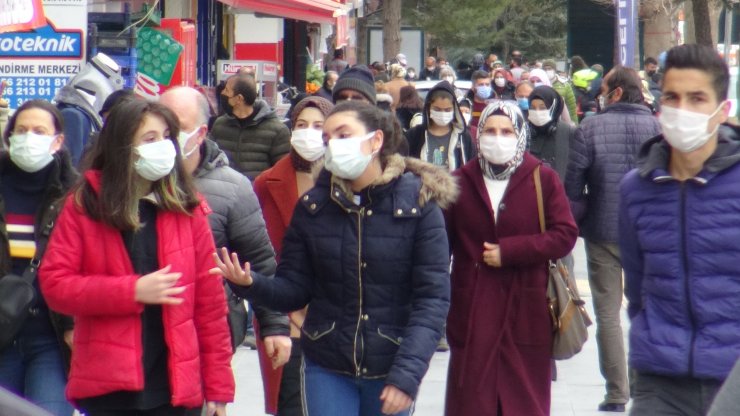 'Konuşurken ıslanan maske hemen değiştirilmeli'