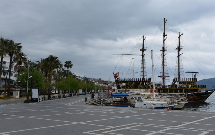 Marmarisliler sokağa çıkma kısıtlamasına uydu