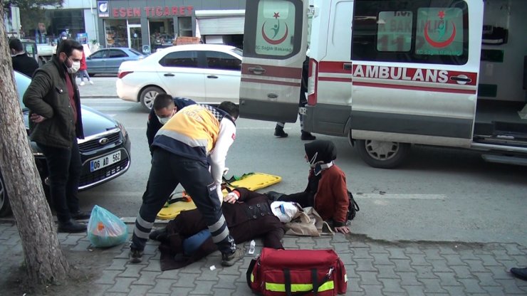 Otomobilin yaya geçidinde çarptığı 2 kadın yaralandı 