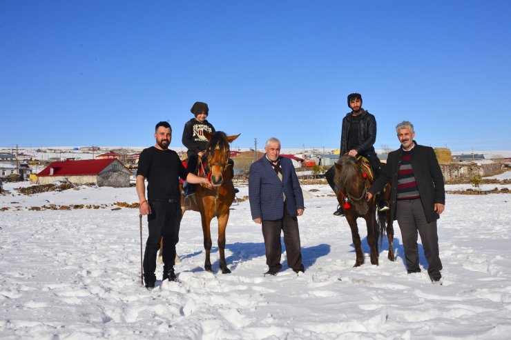 Rahvan atlar yetiştirip, satıyorlar