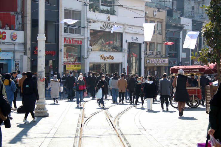 Taksim Meydanı ve İstiklal Caddesi'nde yoğunluk