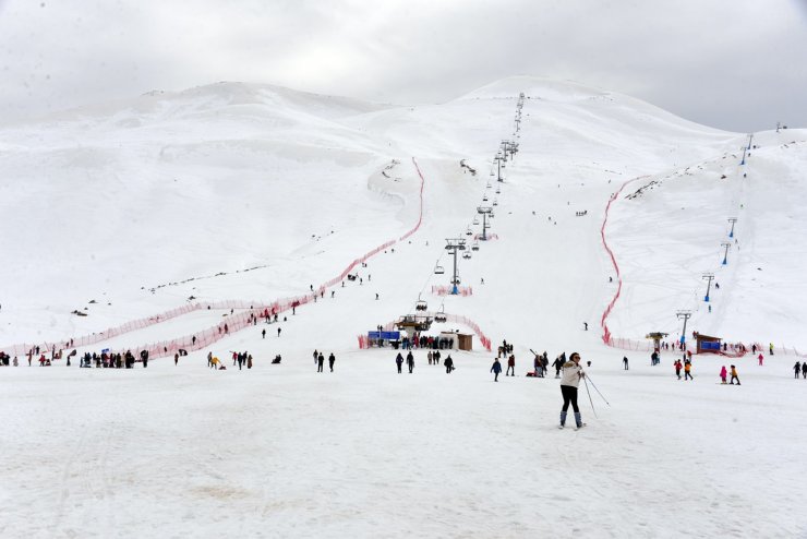 Türkiye'nin en uzun kayak pistine sahip Hesarek'i 20 bin kişi ziyaret etti 