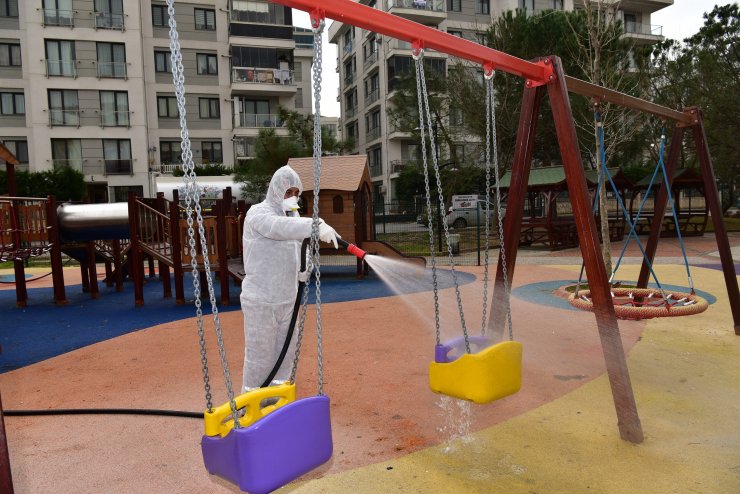 Tuzla’da bulunan 136 park çocuklar için dezenfekte edildi