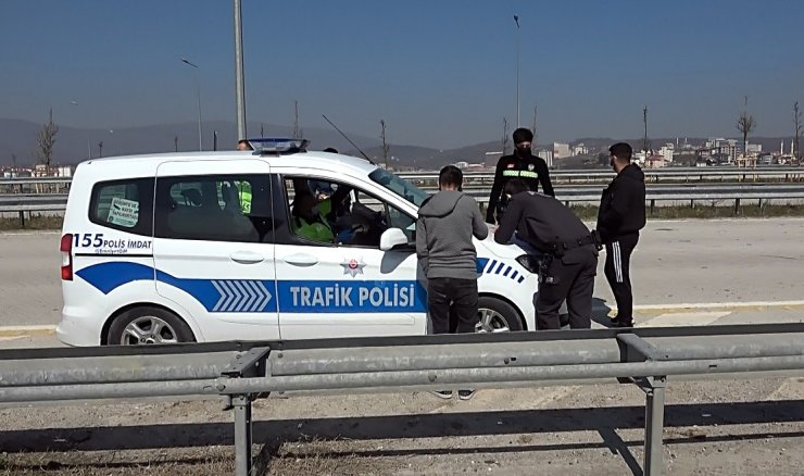 Uygulamadan kaçmaya çalışan sürücüler, başka ekibe yakalandı