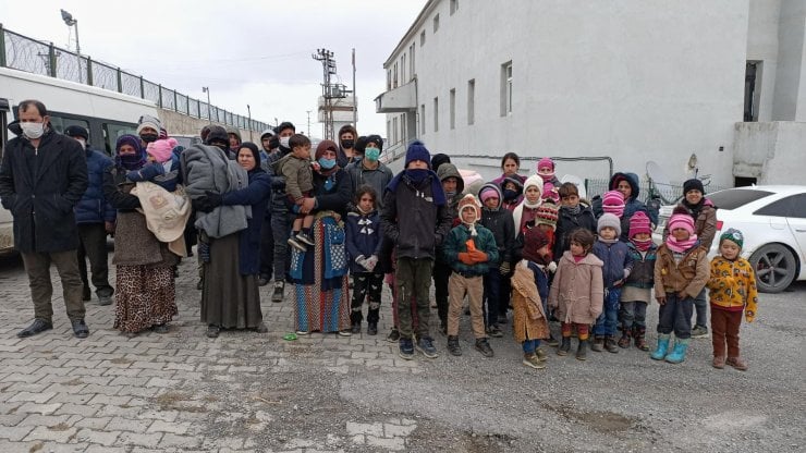 Van'dan İran'a geçmeye çalışan Suriye uyruklu 59 kaçak göçmen yakalandı 